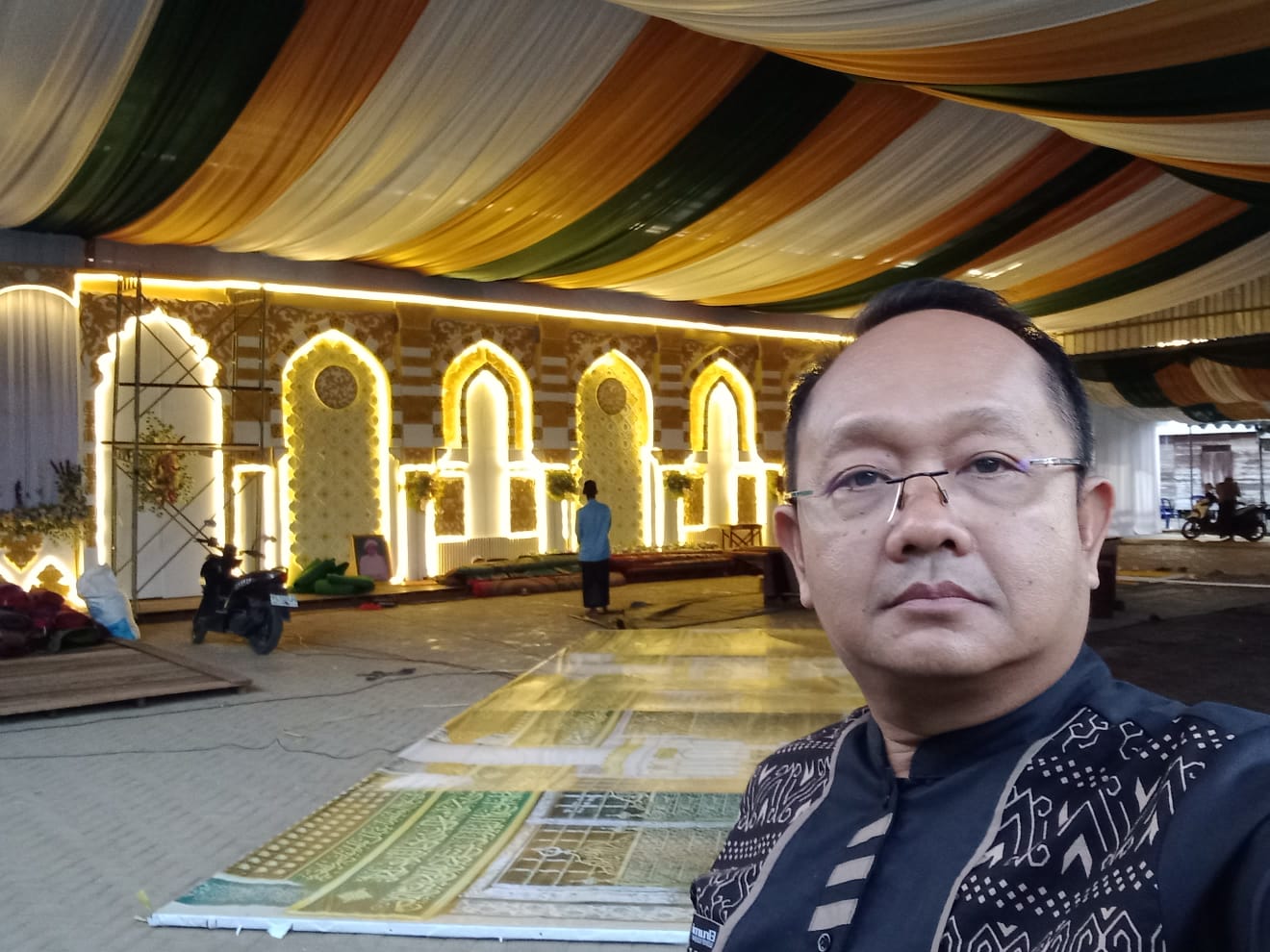 Tampak panggung kaligrafi megah karya santri Raudhatul Muta'alaimin