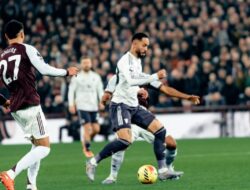 Roy Keane Murka: Dalot Jadi Titik Lemah MU saat Ditaklukkan Aston Villa