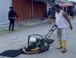 Jalan Purwoharjo – Gintung Kini Lebih Nyaman Setelah Penambalan oleh UPJI VIII