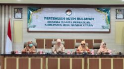 bertempat di Gedung Agung Lantai II Dharma Wanita Persatuan Hulu Sungai Utara (DWP HSU) melaksanakan pertemuan rutin bulanan