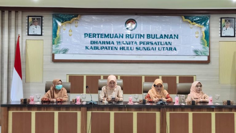 bertempat di Gedung Agung Lantai II Dharma Wanita Persatuan Hulu Sungai Utara (DWP HSU) melaksanakan pertemuan rutin bulanan