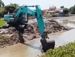 Pulihkan Fungsi Embung dan Sungai, DPUTR Pemalang Terjunkan Alat Berat di Sejumlah Titik