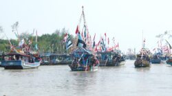 Dihadiri Bupati Anom, Tradisi Baritan ke-68 Nelayan Asemdoyong Pemalang Berlangsung Meriah 11 IMG 20260617 192707 copy 3456x1947 scaled 1