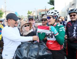 Sambut Pesepeda Iran Lintas Asia, Bupati Pemalang Lepas Gowes Sepeda Menyatukan Sahabat