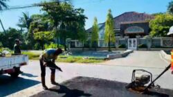 Respons Cepat Kerusakan Jalan, UPJI VIII DPUPR Pemalang Lakukan Kegiatan Salob 9 Respons Cepat Kerusakan Jalan, UPJI VIII DPUPR Pemalang Lakukan Kegiatan Salob