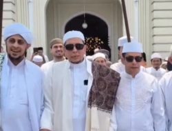 Momen Rizal Bawazier Berbaur Bersama Ribuan Jamaah di Majelis Habib Idrus Pekalongan